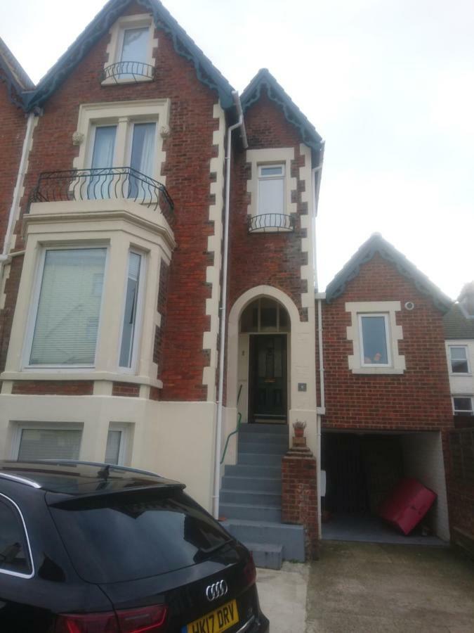 8a Kenilworth Road *