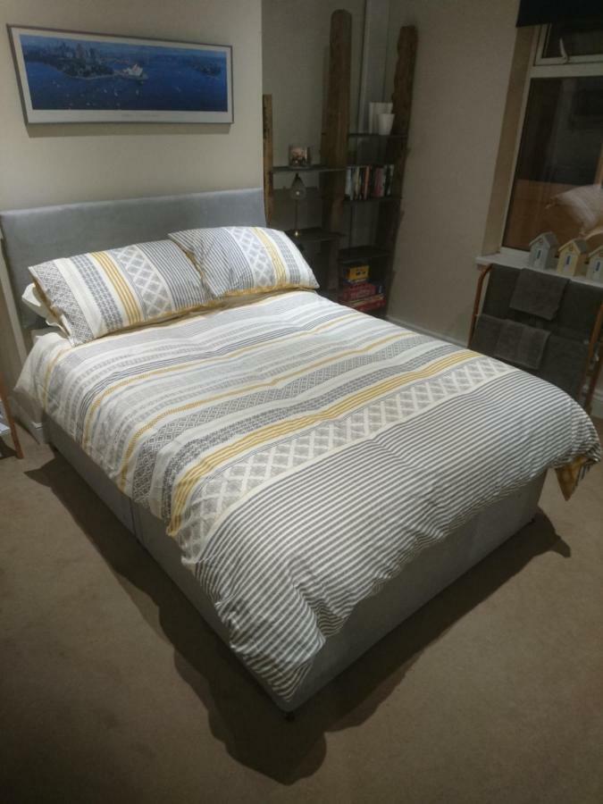 8a Kenilworth Road Apartment